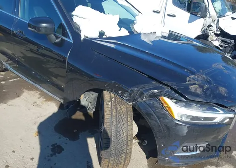 2018 Volvo Xc60 T6 Inscription z USA, uszkodzony, nr VIN LYVA22RL0JB122756